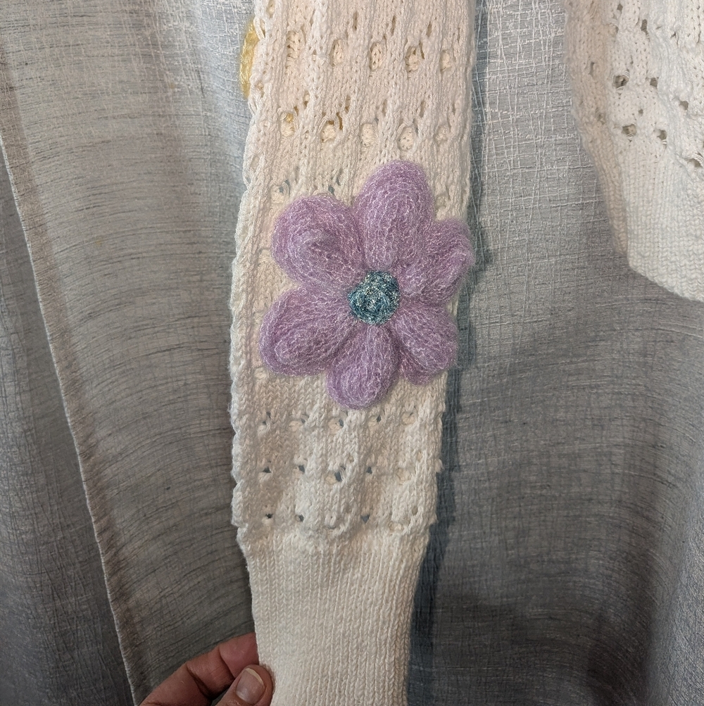 NWT John + Jenn Helx Floral Crochet Applique Sweater In Medium - Picture 7 of 13